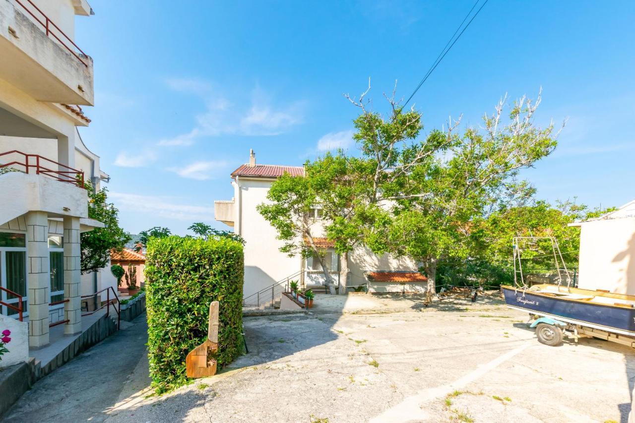 Apartments Biserka Barbat na Rabu Exterior photo