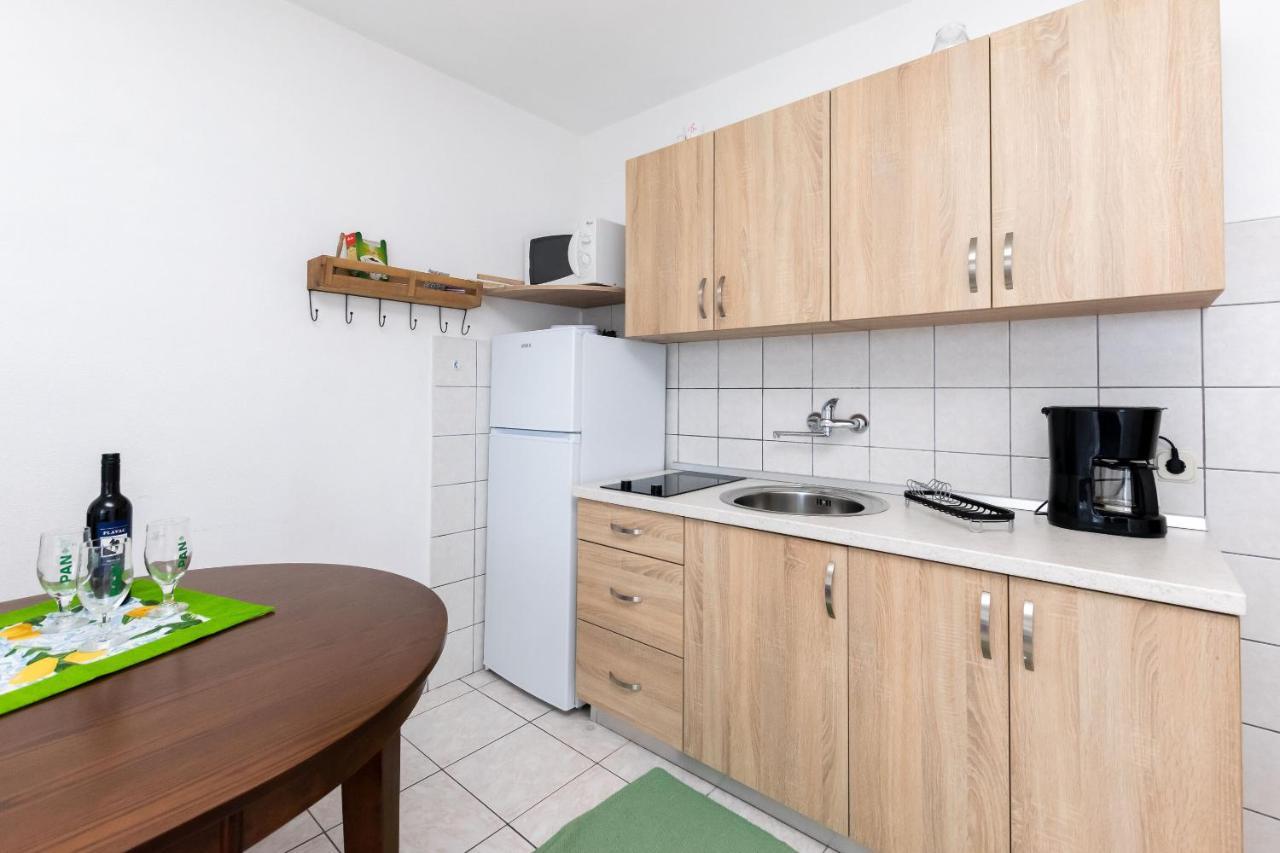 Apartments Biserka Barbat na Rabu Exterior photo
